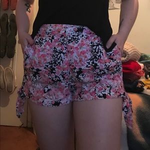 Patterned flowy shorts